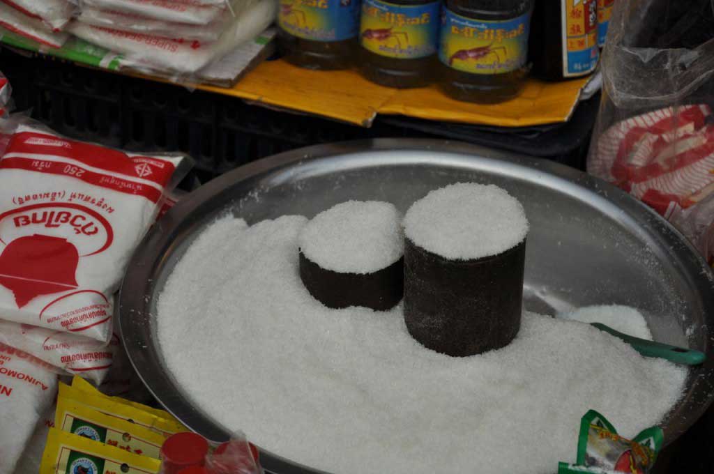 o famoso MSG, ou mais comumente designado de glutamato monossódico, um intensificador de sabor que está mais ou menos presente na confecção da comida que se encontra nos restaurantes e nos vendedores ambulantes, um pouco por todos os países do sudoeste asiático, mas que na Birmânia é mais evidente, chegando a ser usado em substituição do sal