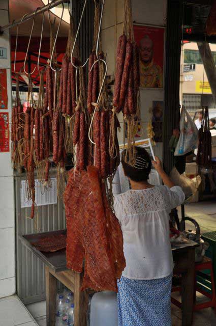 Loja de venda de carne seca, muito consumida na Birmânia, assim como o peixe
