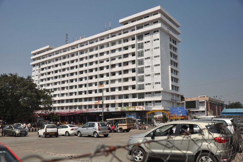 building next to Chennai-Central were is the “Tourist Ticket Counter”