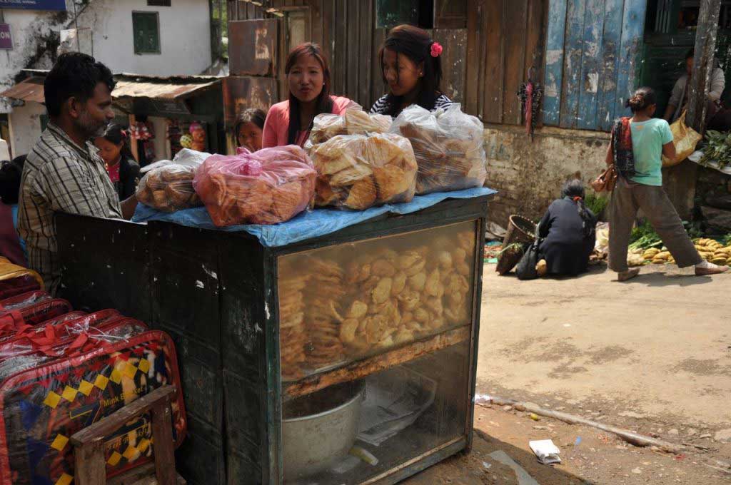street food em Mon Town. Nagaland