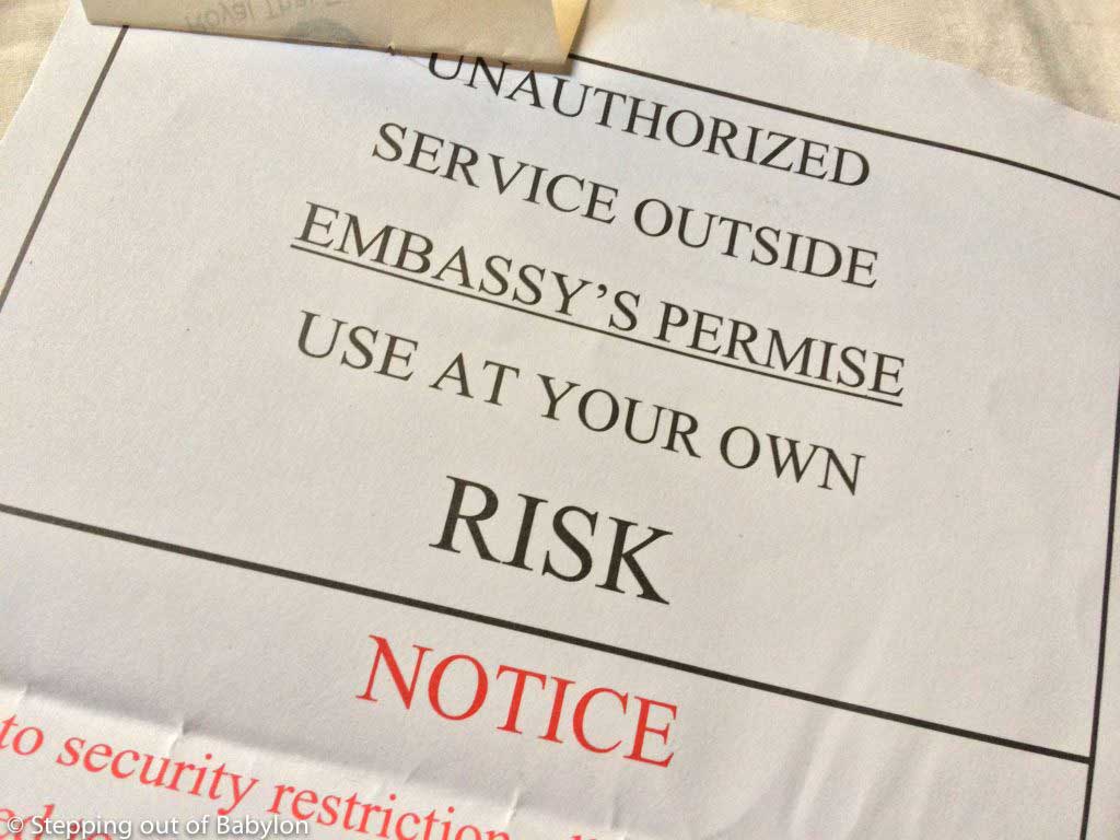 Watch out: when you come off the mini-van, maybe someone forward you to one of the improvised offices where someone fill the form for you, make the copies and arrange everything for you (4.000 kips), even with the promise that paying an extra you can get the visa on the same day... don’t trust in this touts! The consular officials reject the forms that they have... and then you need to do it by yourself inside de consular services.