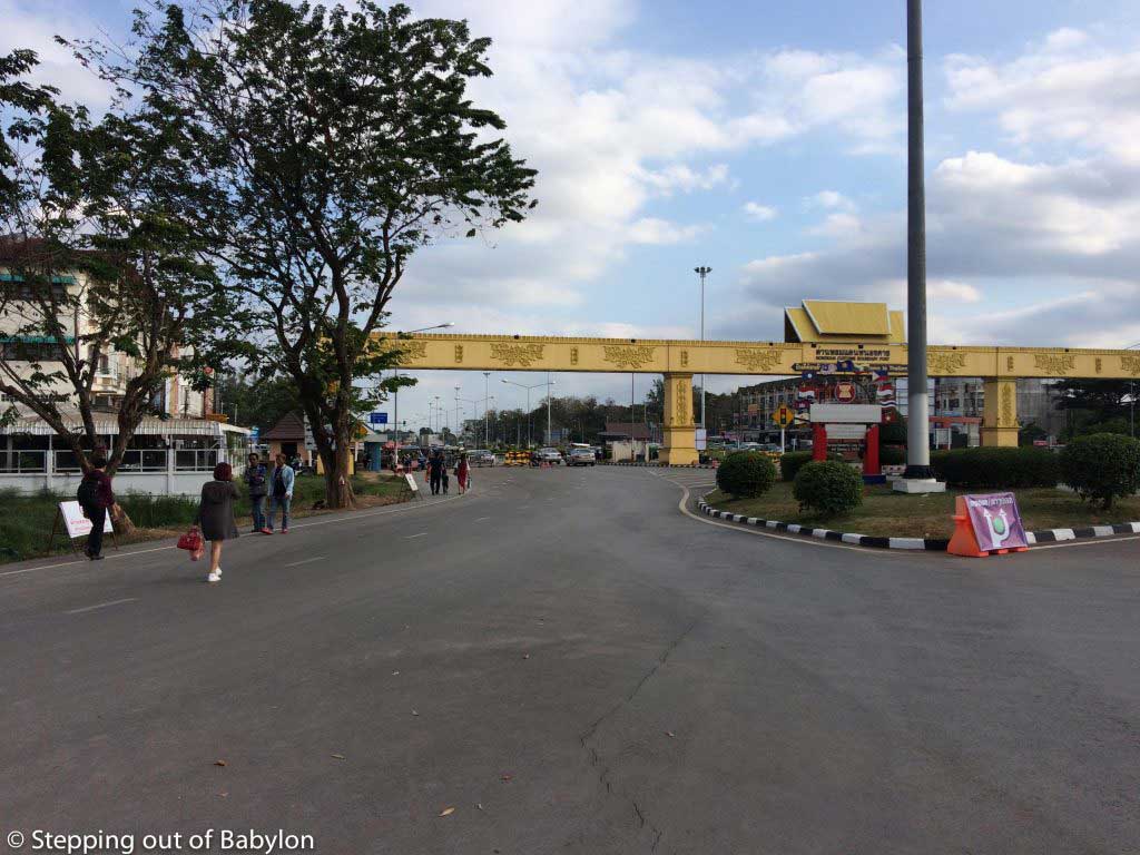Thai border at Nong Khai, after passing under this gate you'll fin the mini-van to Udon Thani and Nong Khai Bus Station