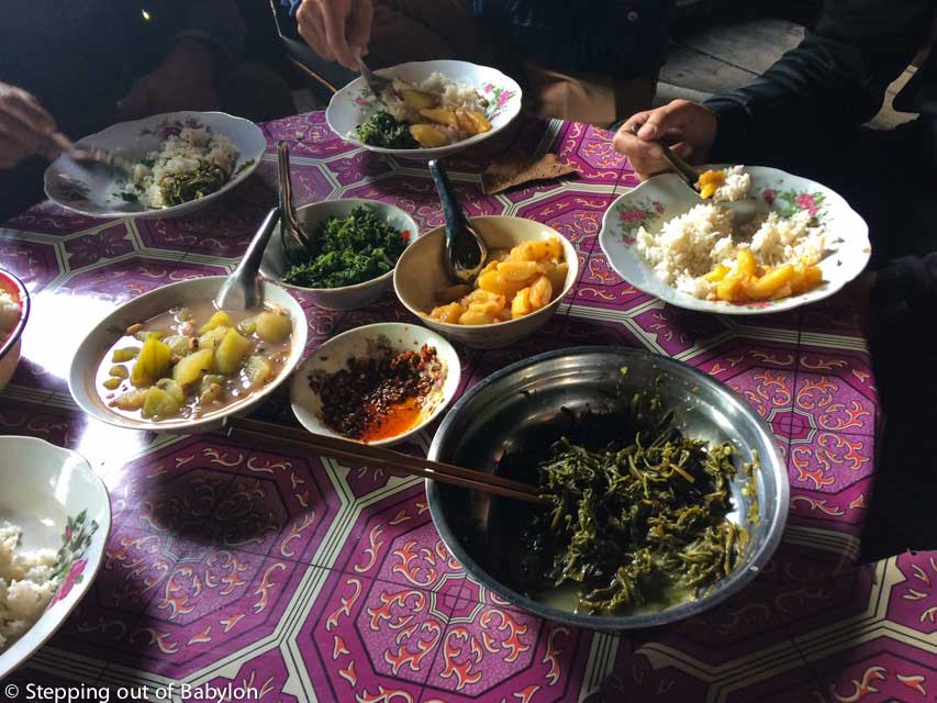 Refeição preparada por uma das famílias que nos acolheu durante os três dias de caminhada
