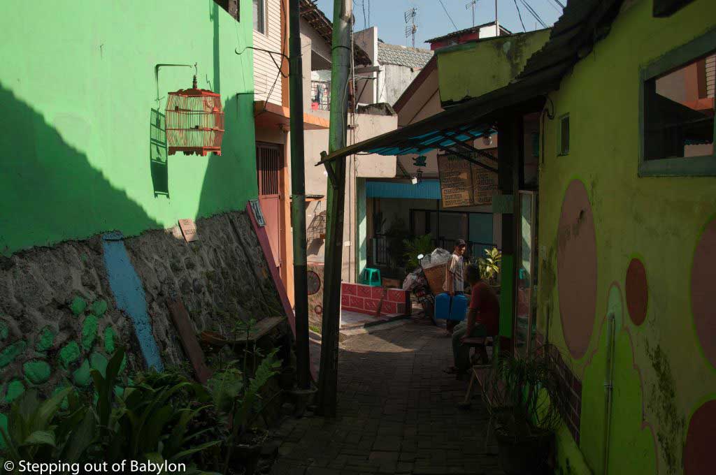 Kidul Dalem... small streets with colorful houses, flowers and friendly smiles