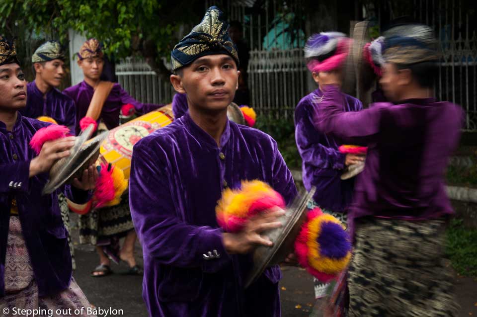 Sasak wedding parade at Tetebatu