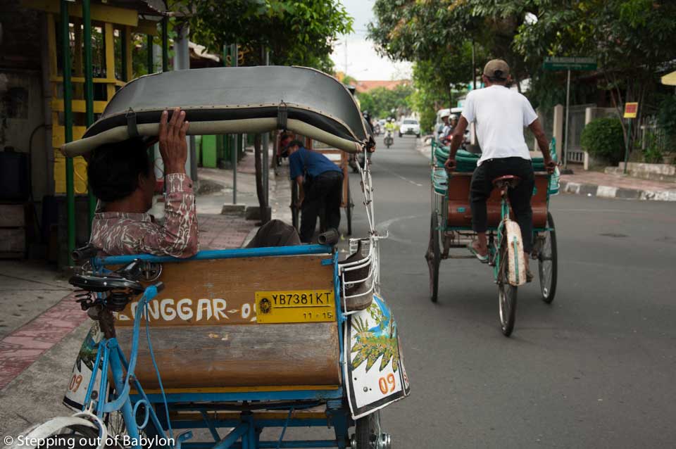 becaks (cyclo-rickshaws) are very popular way to moce around between the local people... as almost anyone move on foot