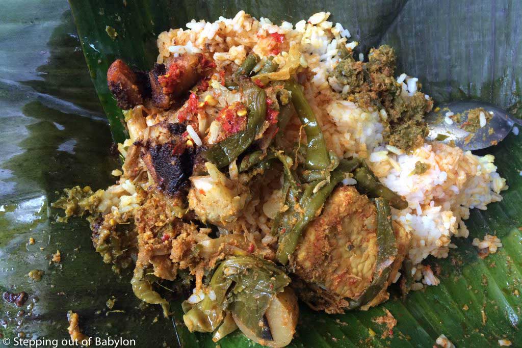Nasi Kapau in "bungkus" style... packed in banana leaf for takeawya