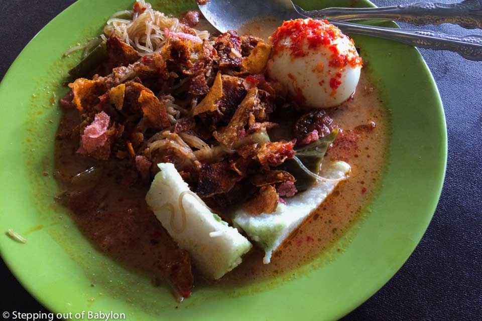 •Lontong Kak Lin