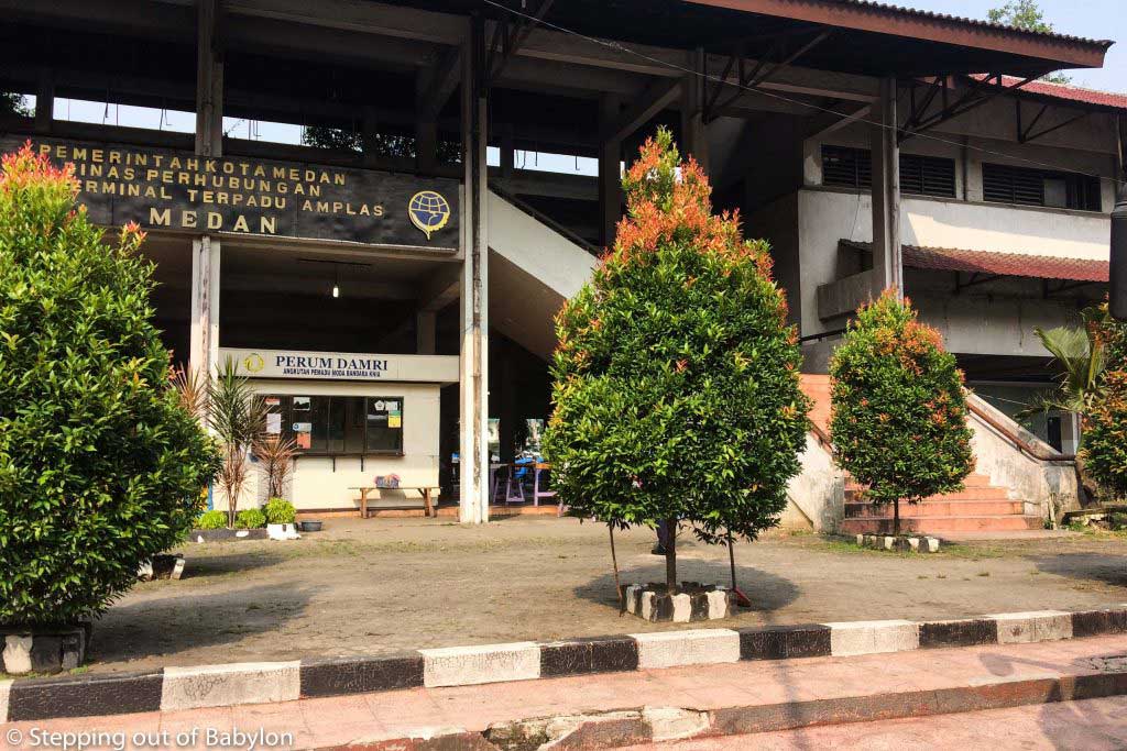 DAMRI ticket counter at the Amplas terminal