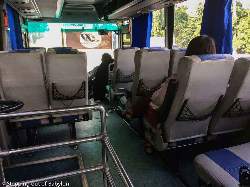 How to go from Medan to the Airport: DAMRI bus