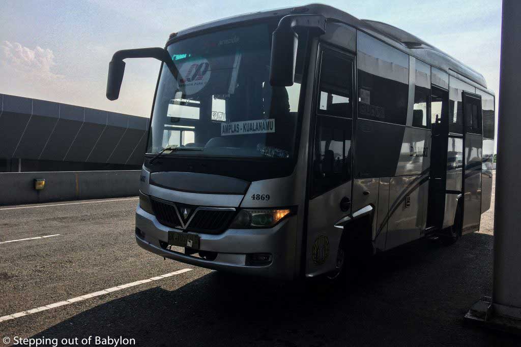 How to go from Medan to the Airport: DAMRI bus
