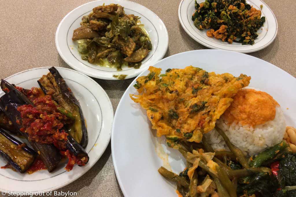 A delicious meal at Sari Raso Restaurant... a reference of Padang food