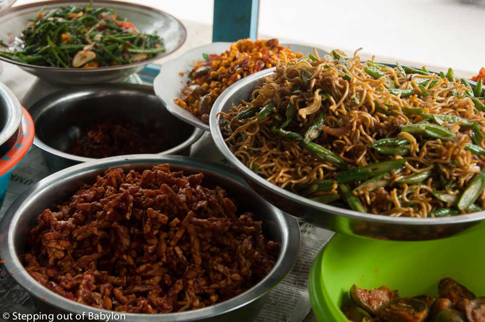 the most popular places to eat the "nasi campur" are small informal eateries that are easily identify by the window where the food is exposed in tray os plates... the noodles are an influence of the Chinese gastronomy but the "tempeh" is a traditional Indonesian food made from fermented soy beans, which can be cooked in different ways